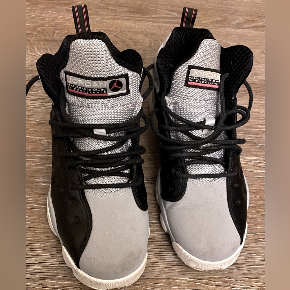 Jordans Jumpman Team 2 Cool Gray and Black - Size 6.5 USA
